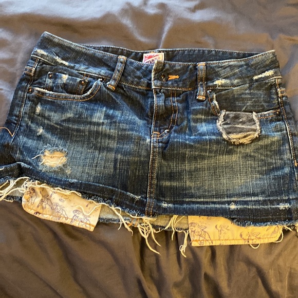 Got this skirt at Barney’s NYC this Denim is soft and tendy size 25 - Picture 2 of 7